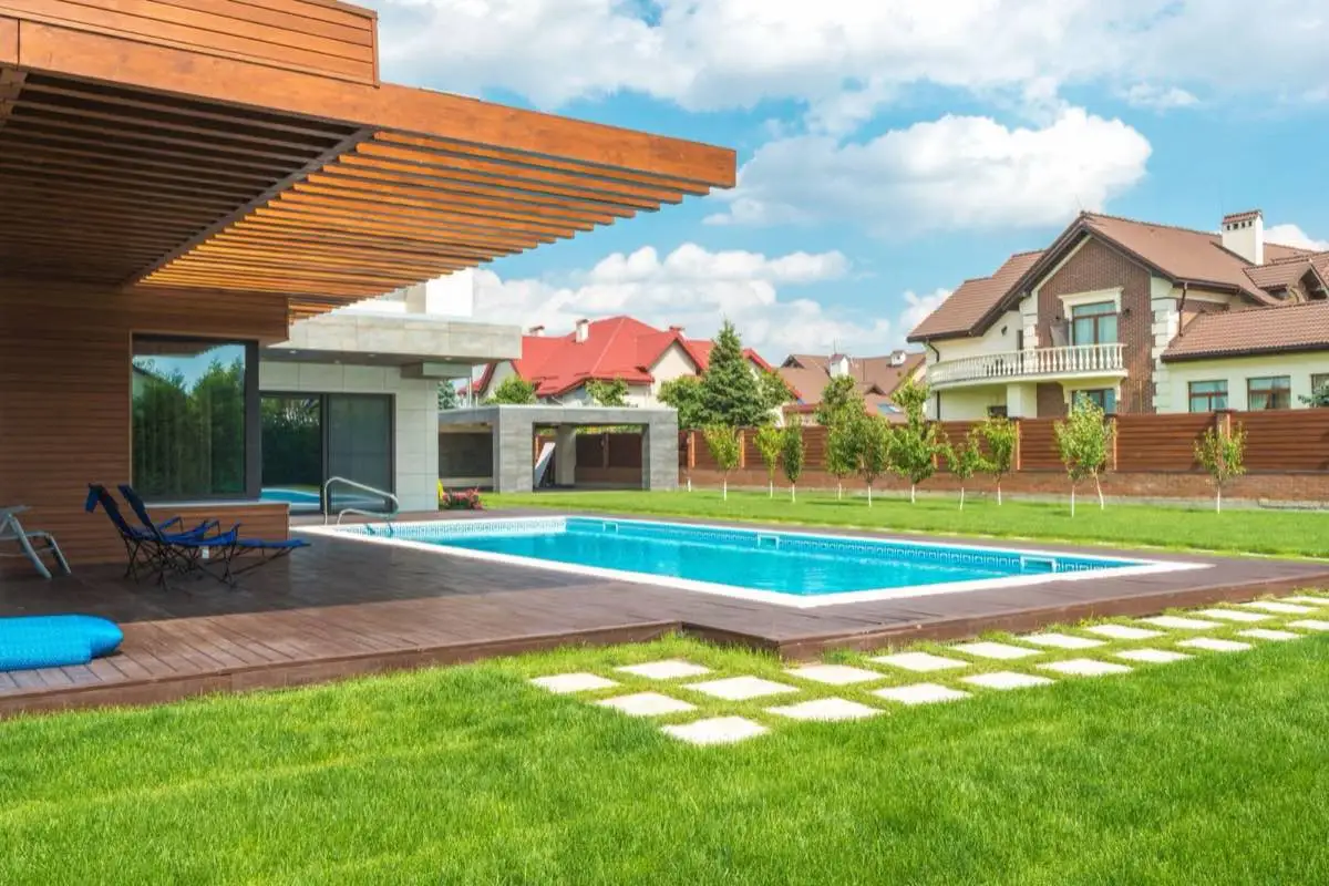 Weekly Pool Cleaning & Service in Riverside, CA